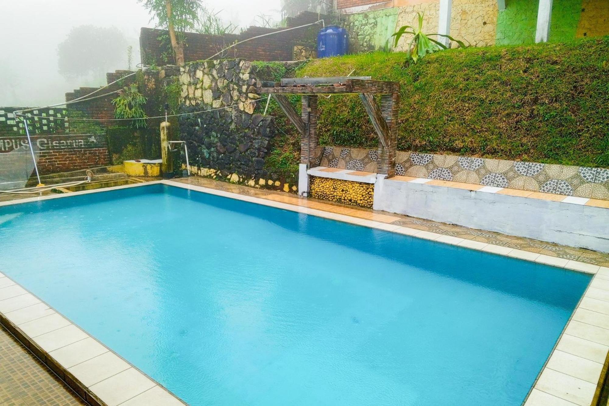 Villa Kampus Near Taman Safari Cisarua Puncak Redpartner Богор Екстериор снимка