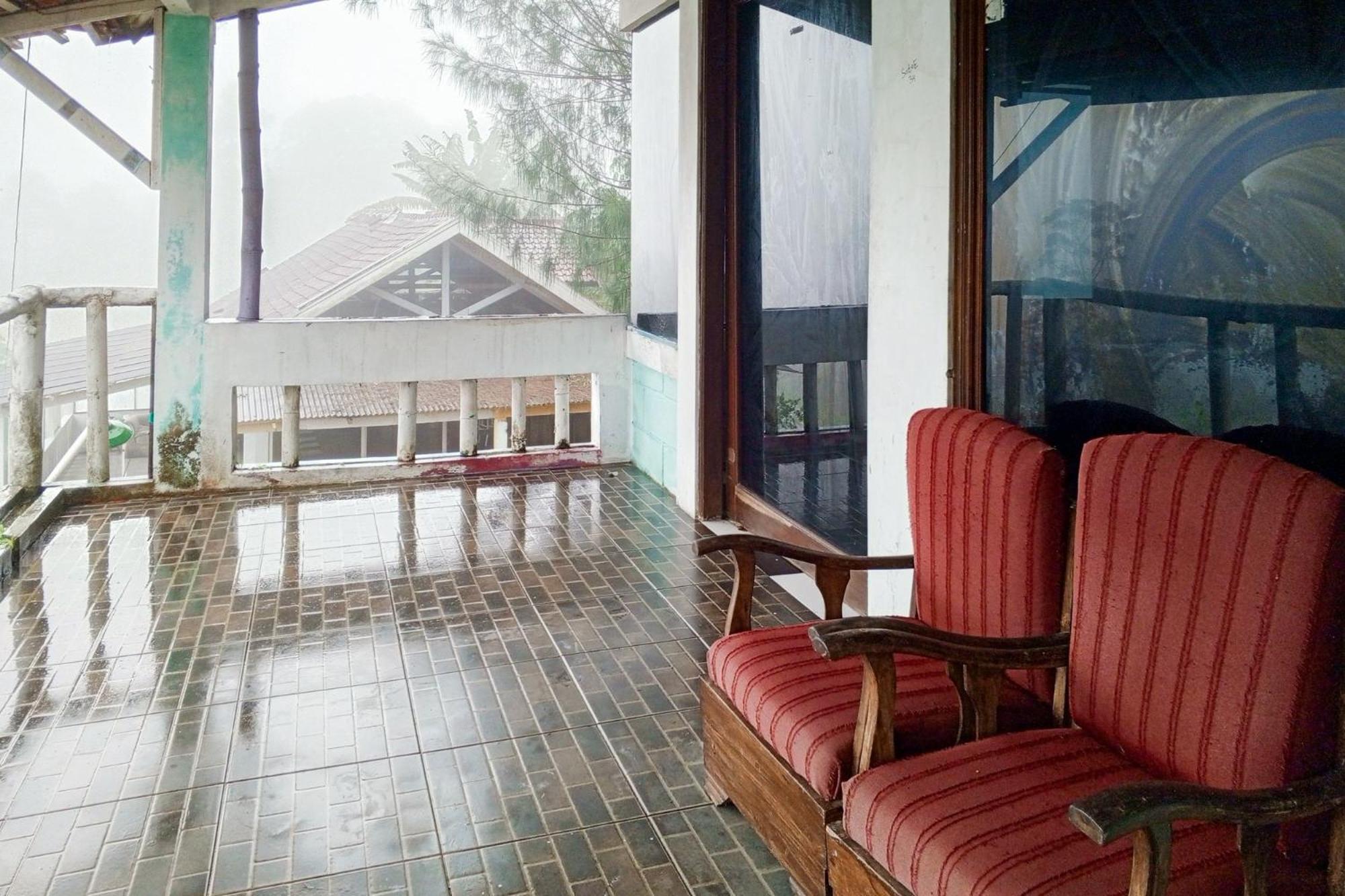 Villa Kampus Near Taman Safari Cisarua Puncak Redpartner Богор Екстериор снимка