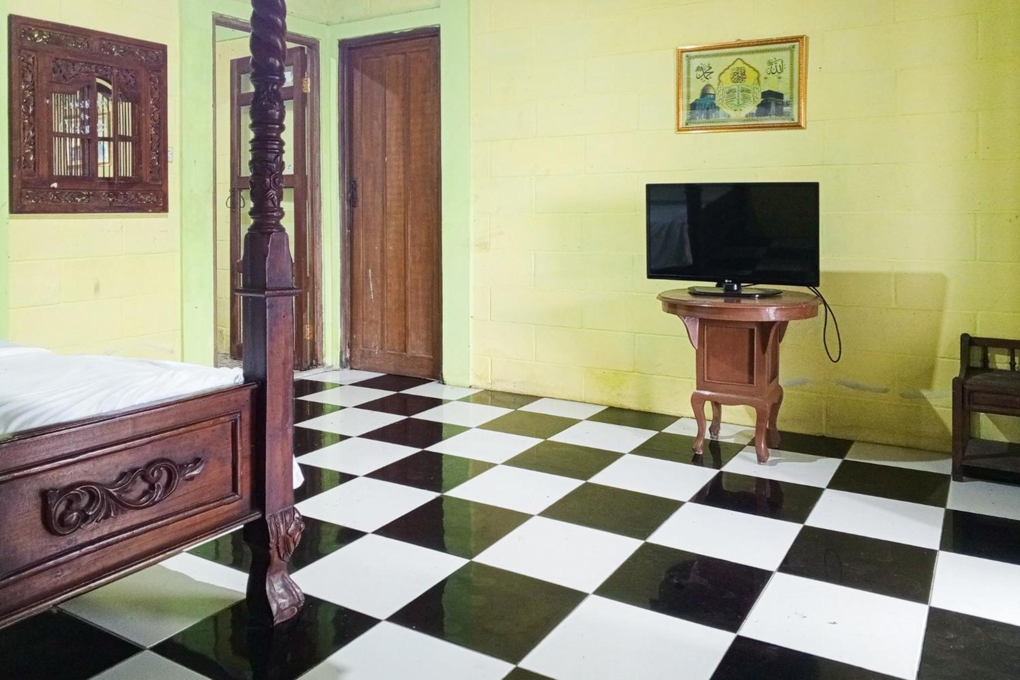 Villa Kampus Near Taman Safari Cisarua Puncak Redpartner Богор Екстериор снимка