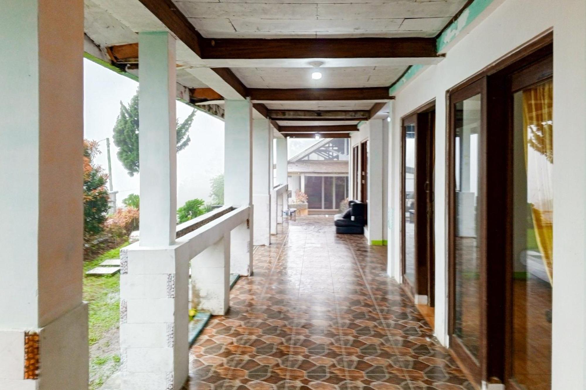 Villa Kampus Near Taman Safari Cisarua Puncak Redpartner Богор Екстериор снимка