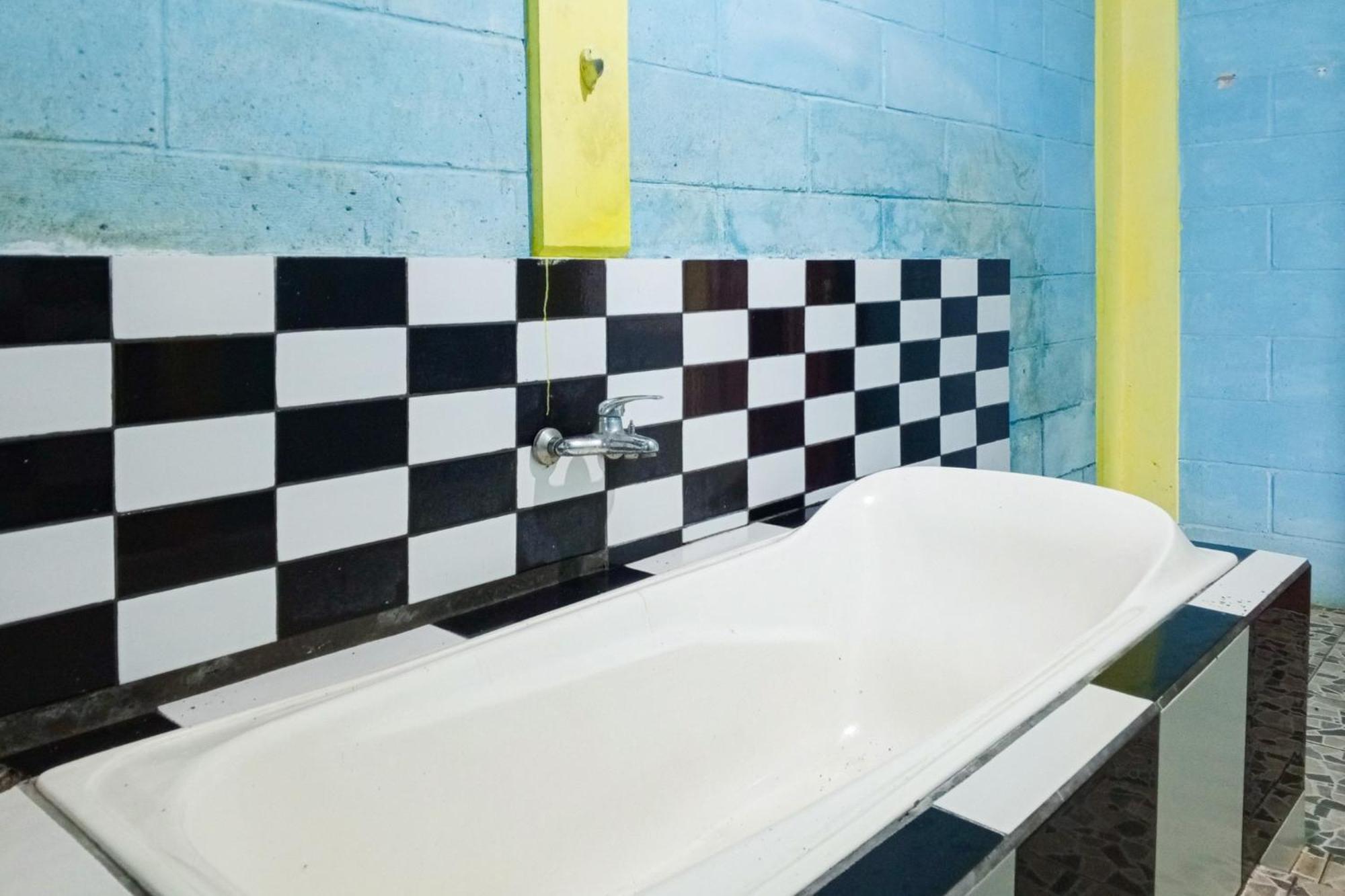 Villa Kampus Near Taman Safari Cisarua Puncak Redpartner Богор Екстериор снимка