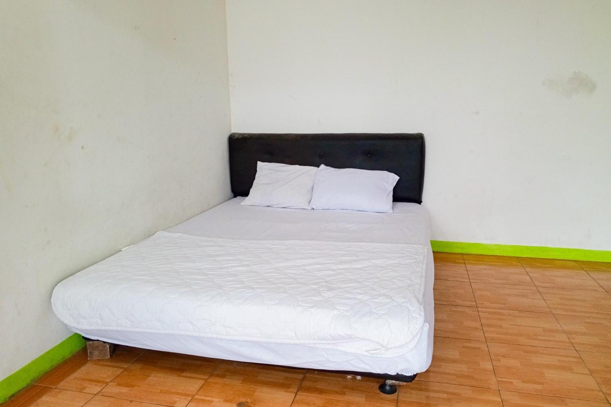 Villa Kampus Near Taman Safari Cisarua Puncak Redpartner Богор Екстериор снимка