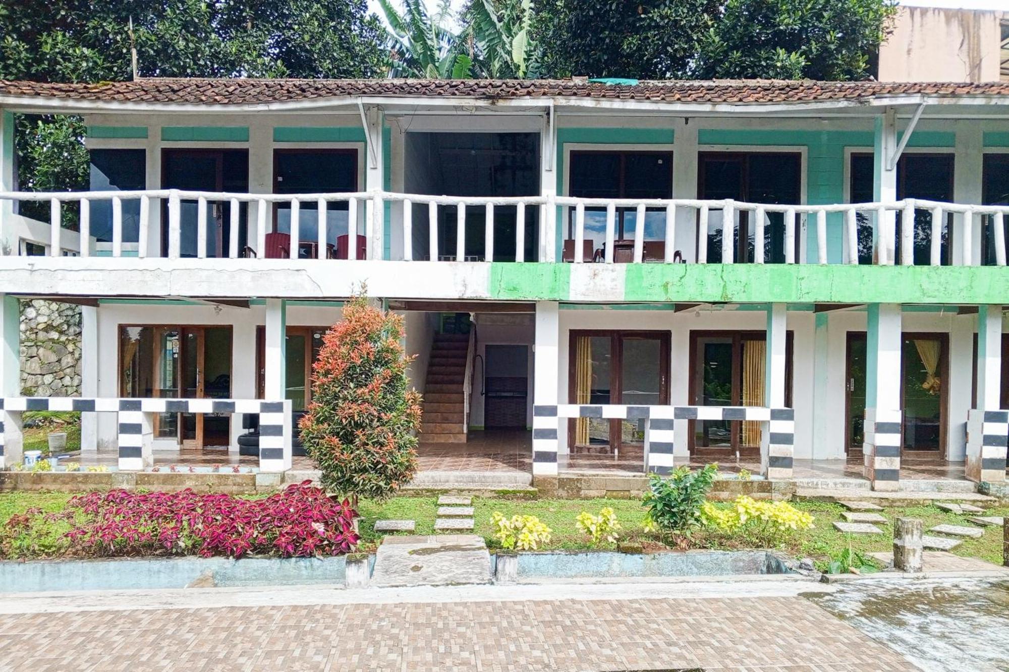 Villa Kampus Near Taman Safari Cisarua Puncak Redpartner Богор Екстериор снимка