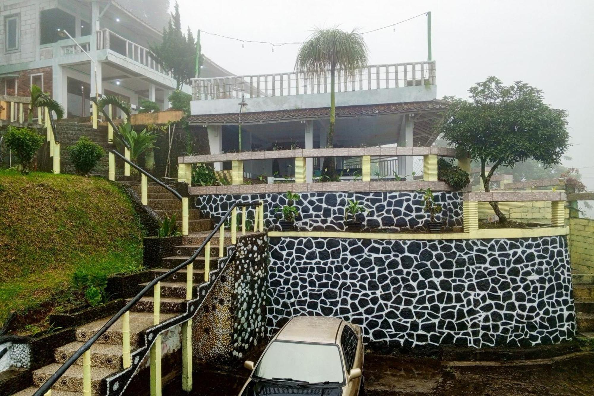 Villa Kampus Near Taman Safari Cisarua Puncak Redpartner Богор Екстериор снимка