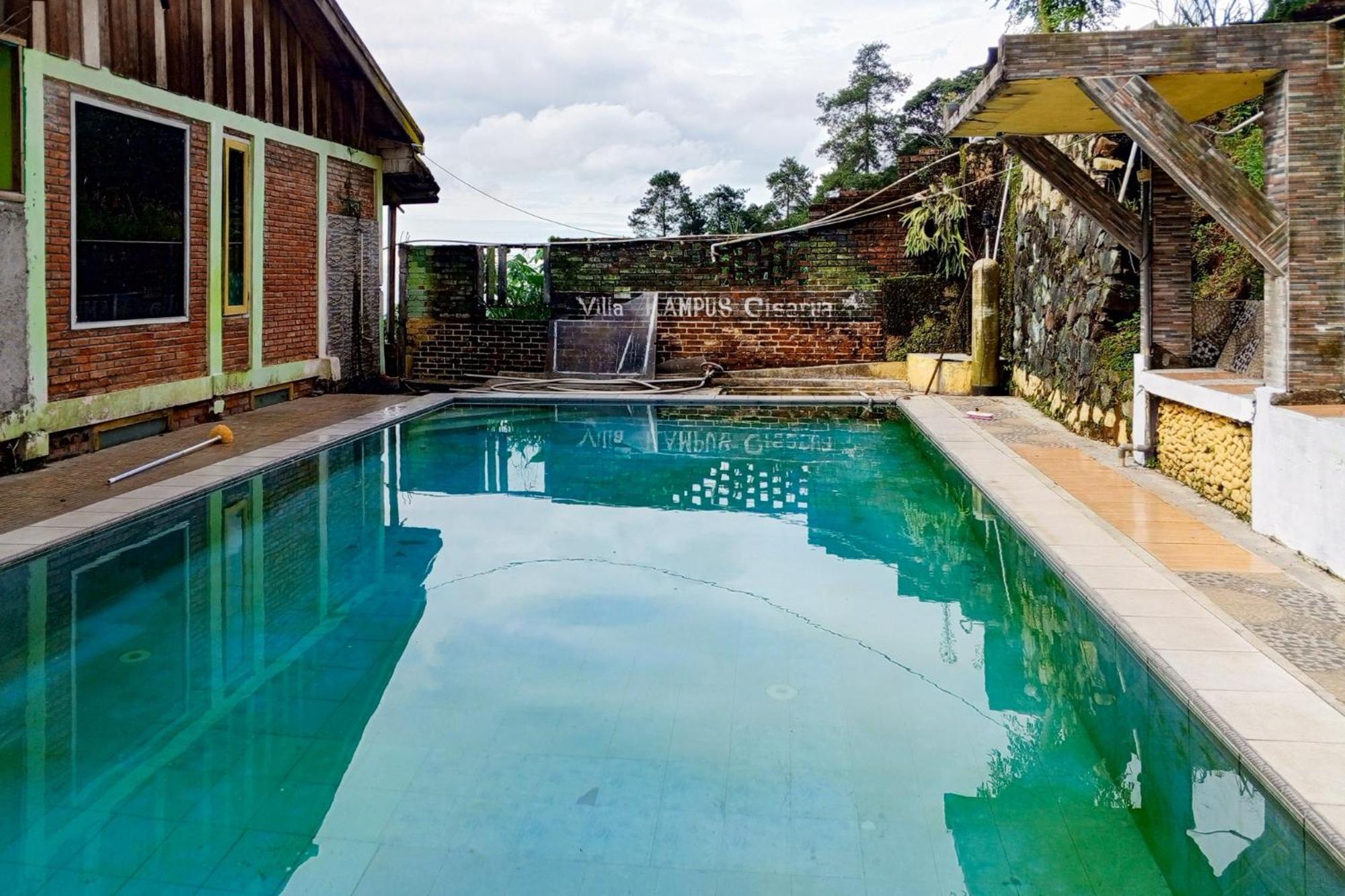 Villa Kampus Near Taman Safari Cisarua Puncak Redpartner Богор Екстериор снимка