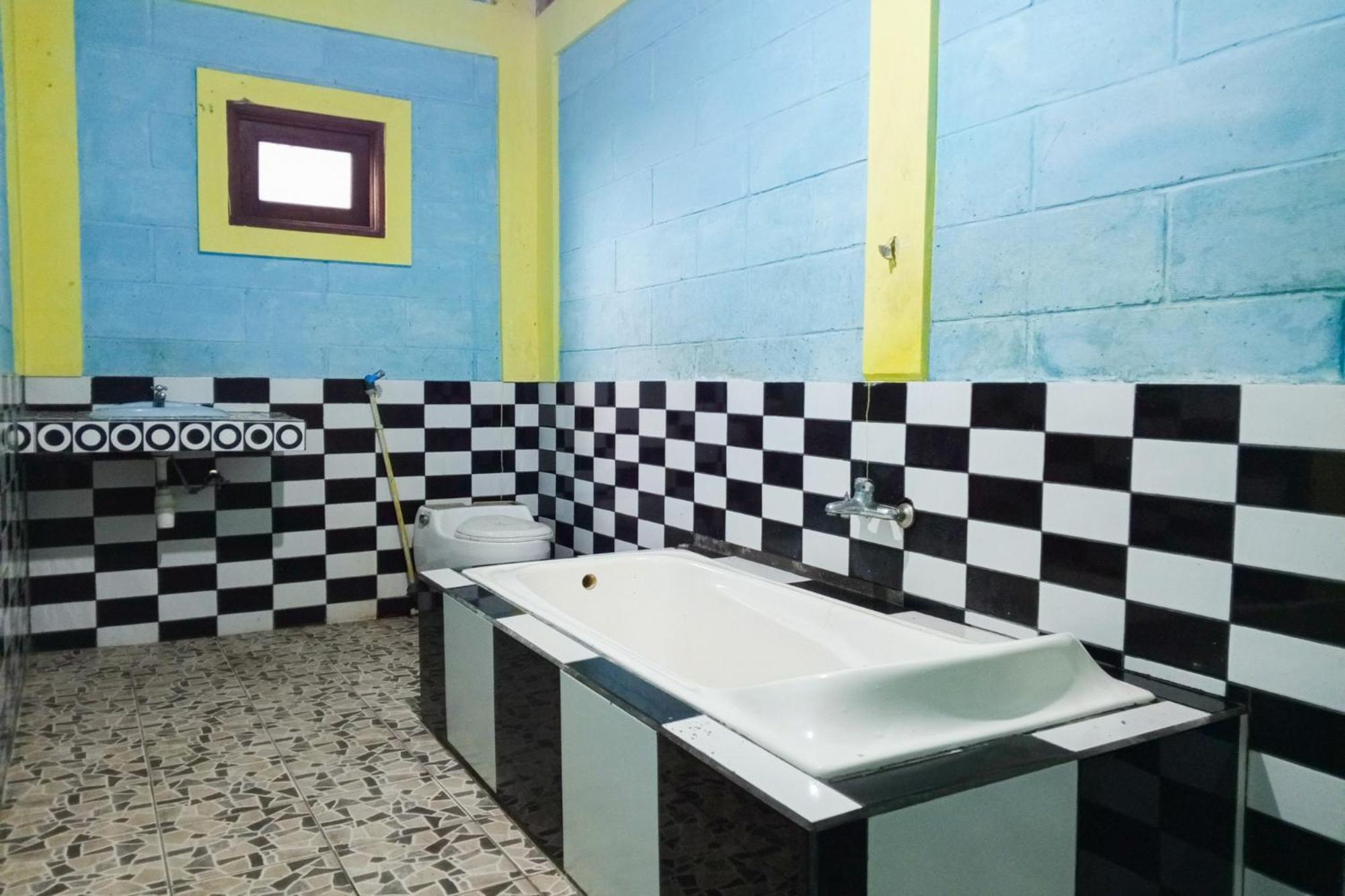 Villa Kampus Near Taman Safari Cisarua Puncak Redpartner Богор Екстериор снимка