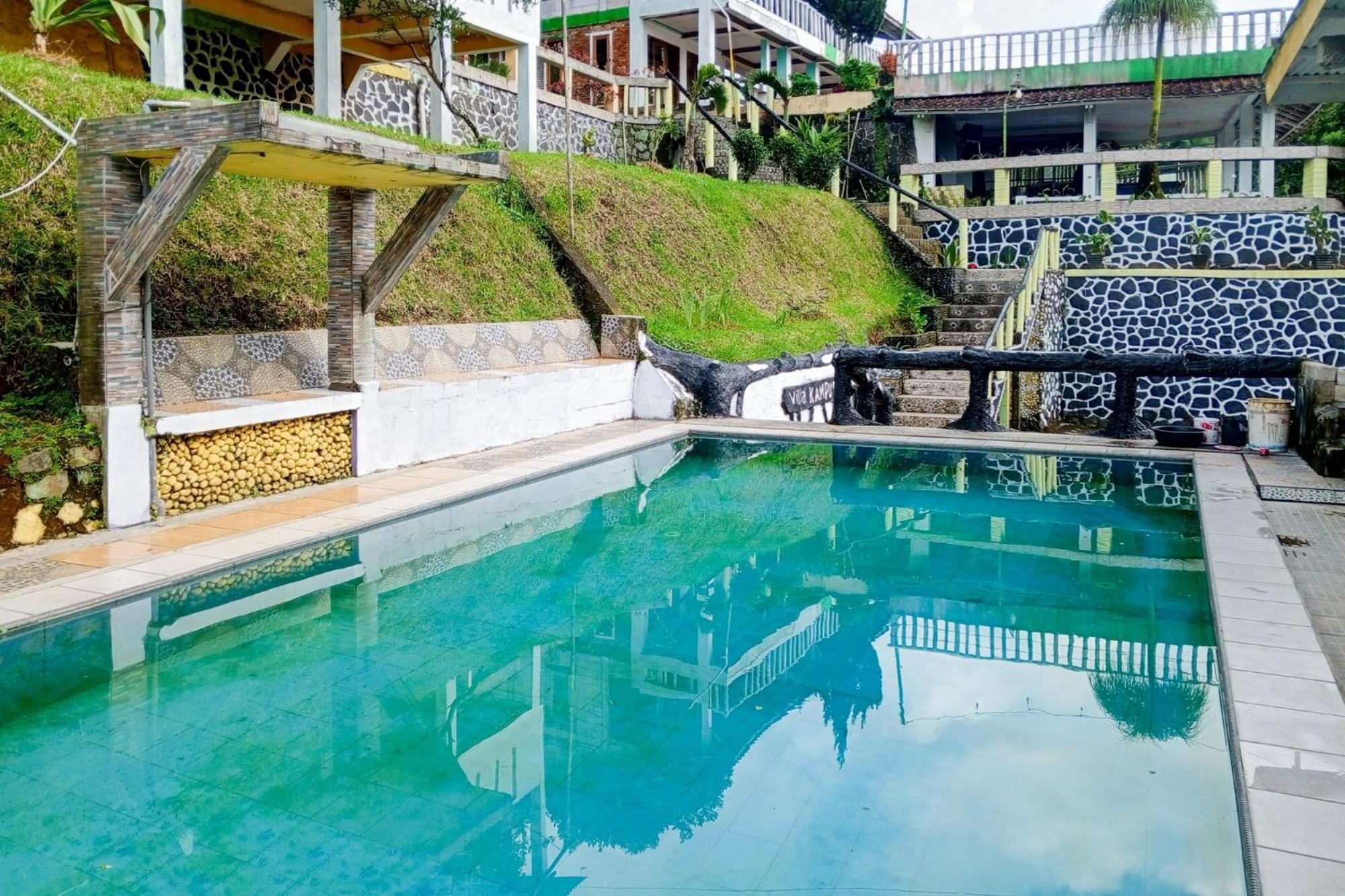 Villa Kampus Near Taman Safari Cisarua Puncak Redpartner Богор Екстериор снимка