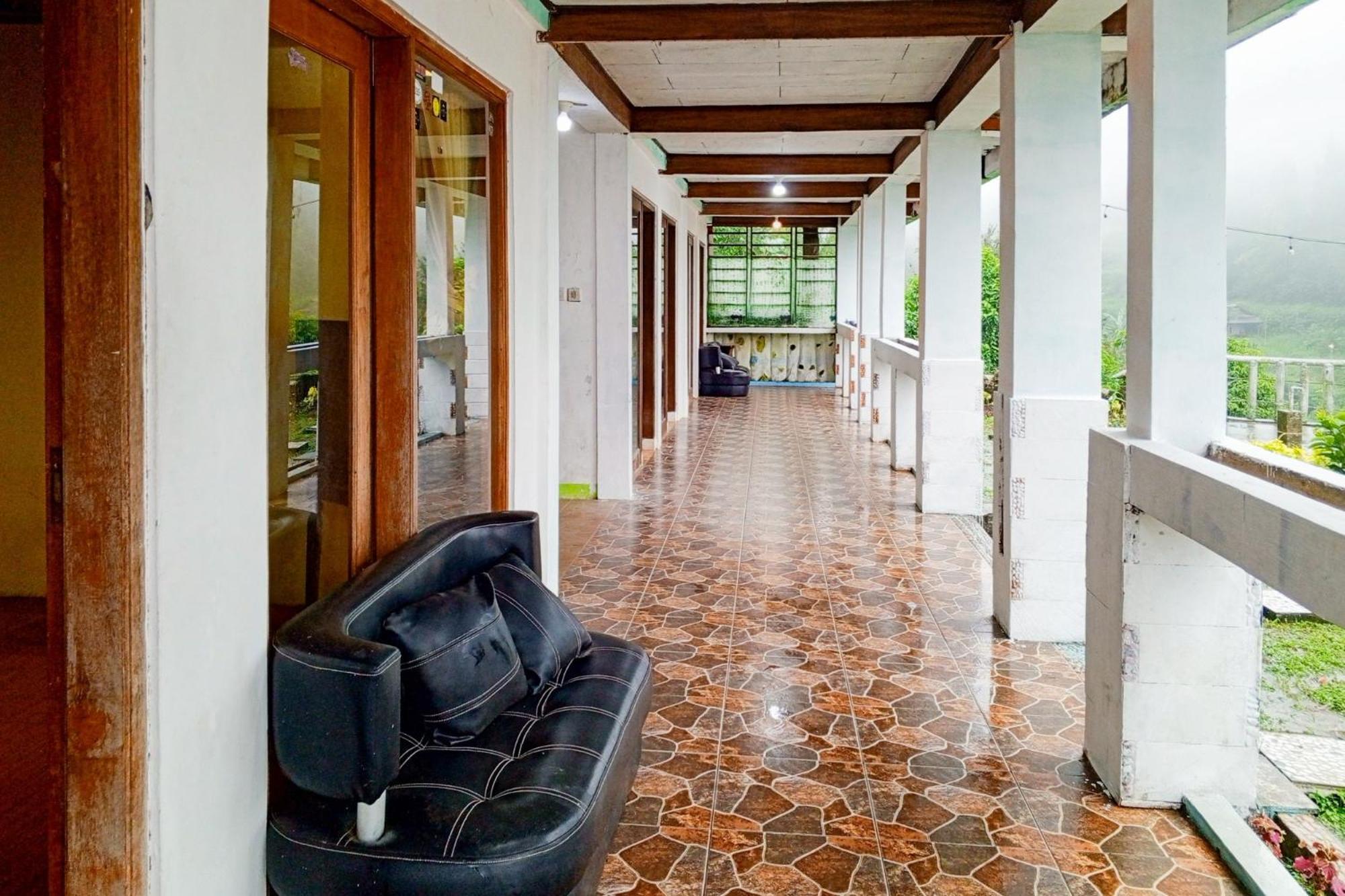 Villa Kampus Near Taman Safari Cisarua Puncak Redpartner Богор Екстериор снимка