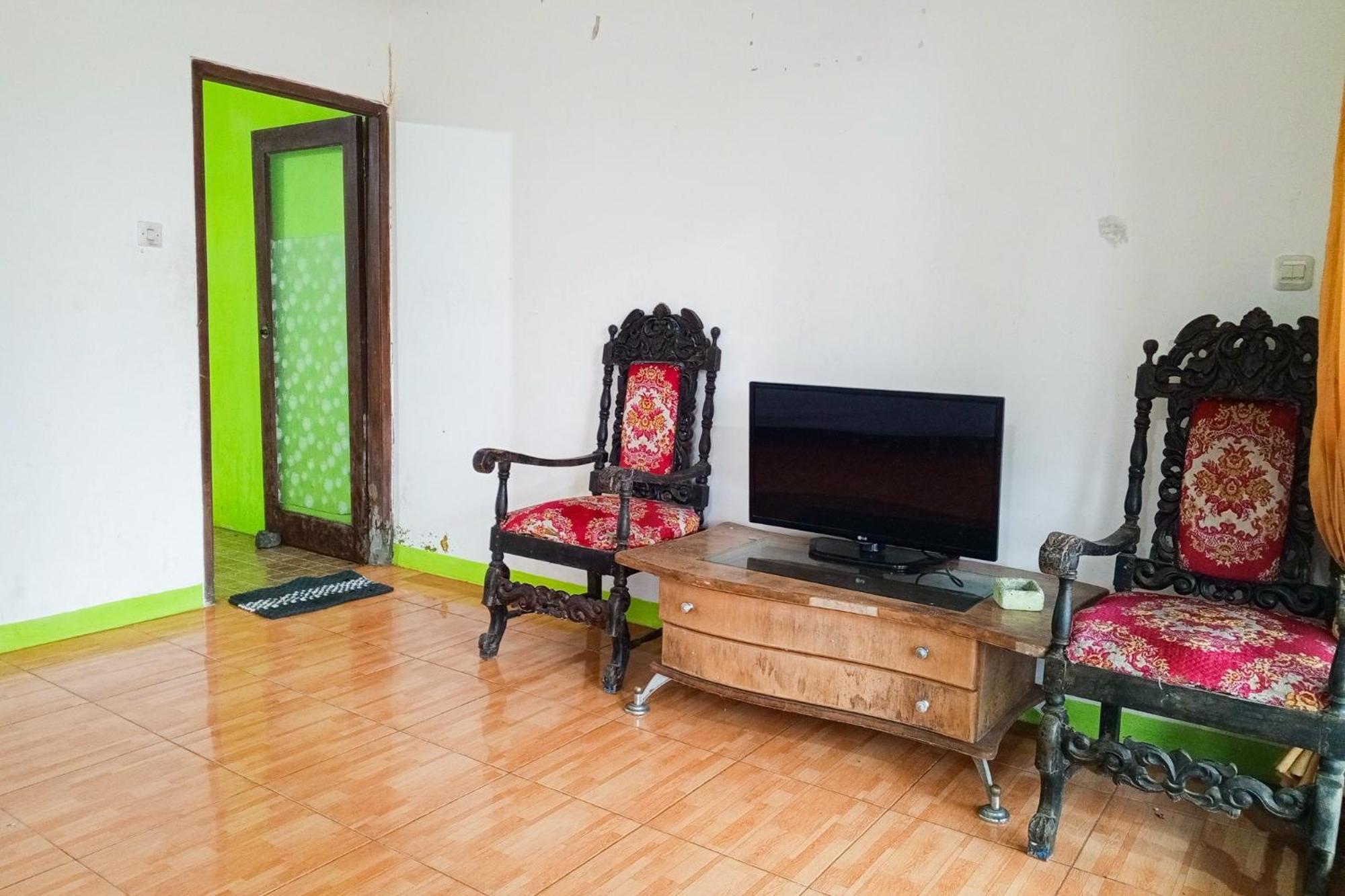Villa Kampus Near Taman Safari Cisarua Puncak Redpartner Богор Екстериор снимка